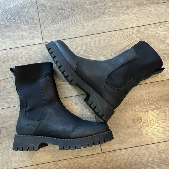 Pajar Black Lug-Sole Chelsea Ankle Boots - Picture 7 of 8